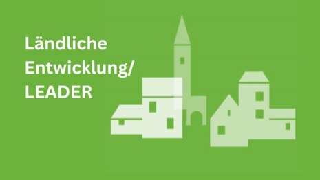 auf grünem Hintergrund Piktogramm eines Dorfes mit der Aufschrift Ländliche Entwicklung/ Leader
