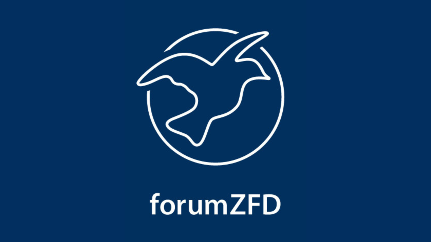 Logo von forumZFD mit blauen Hintergrund und Umriss eines Vogels in einem Kreis