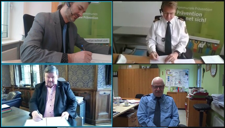 Die Vertreter der drei Institutionen unterzeichnen die Kooperationsvereinbarung.