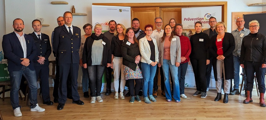 Gruppenbild der Teilnehmenden am Vernetzungstreffen