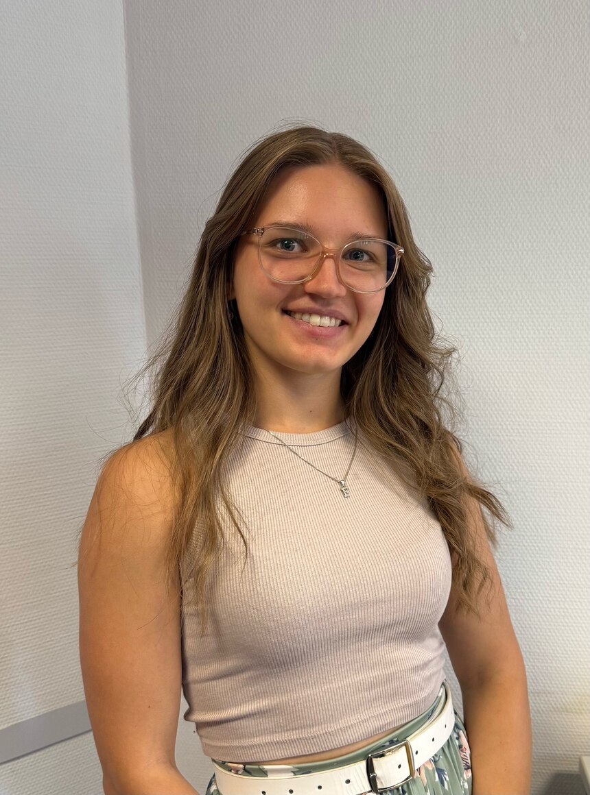 Portrait von Emily-Jane Löbel.