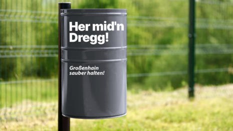zeigt Symbolbild einers Mülleimers mit der Aufschrift: "Her mid´n Dregg!" Großenhain sauber halten!