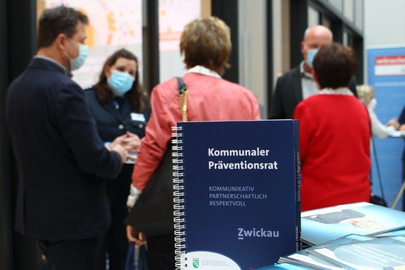Plakat mit Informationen über den Seniorensicherheitstag der Stadt Zwickau.