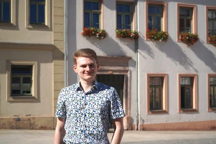Portrait von Kristian Bley draußen