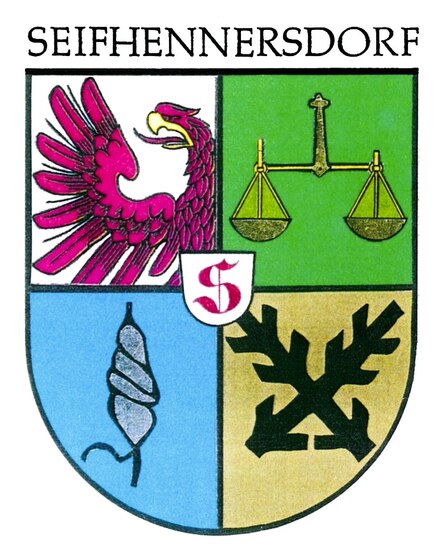 Wappen der Stadt Seifhennersdorf, ein Adler, einer Wage, eine Spindel und zwei gekreuzte Eichenknüppel