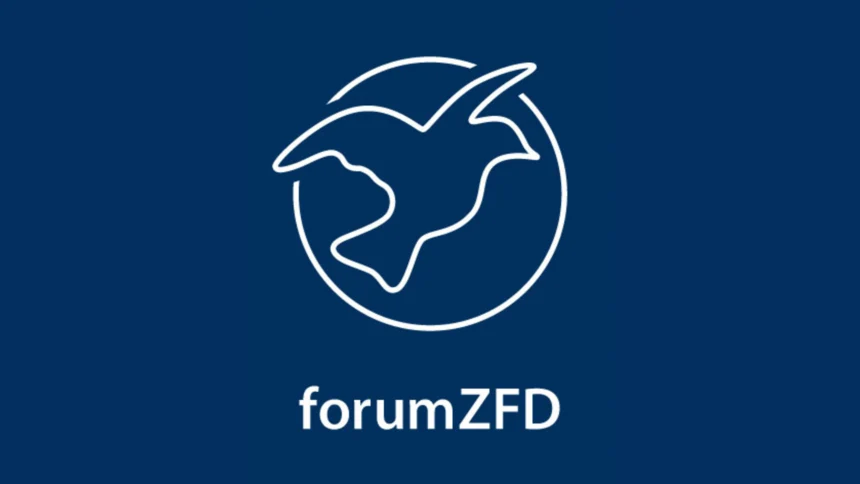 Logo von forumZFD mit blauen Hintergrund und Umriss eines Vogels in einem Kreis